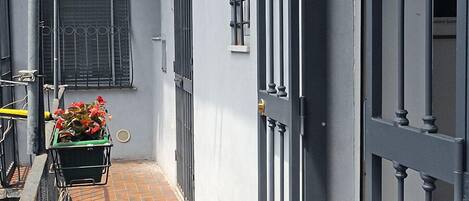 Pintu masuk properti
