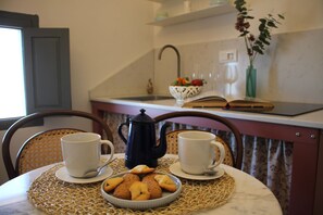 Departamento, 1 habitación (Onice) | Cocina privada | Periquera y utensilios de cocina 