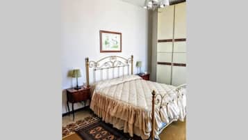 Apartment, 1 Bedroom | 1 bedroom, cribs/infant beds, free WiFi, bed sheets