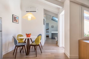Lägenhet - 1 sovrum (Le Niche Holiday Home with Terrace) | Matservice på rummet