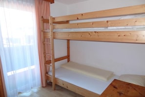 2 bedrooms, in-room safe, WiFi, bed sheets - Pepi's Fewo inklusive Sommerkarte mit 17 Leistungen (Jerzens)