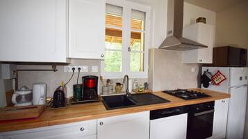 Refrigerador, horno, lavavajillas y tostadora