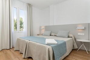 2 bedrooms, iron/ironing board, free WiFi, bed sheets - MASSANET (2A) - Modern and renovated apartment with a charming terrace, located only 250 f (Capdepera)