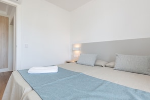 2 bedrooms, bed sheets