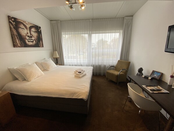 12 bedrooms, in-room safe, desk, free WiFi