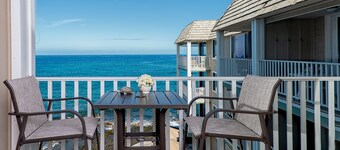 Beautiful Renovated Oceanfront Condo 🐬 Incredible Views From The Lanai! 🌅 Hale Kona Kai 407