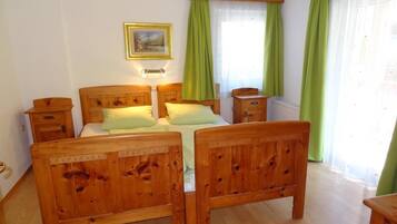 2 Schlafzimmer, Zimmersafe, kostenloses WLAN, Bettwäsche