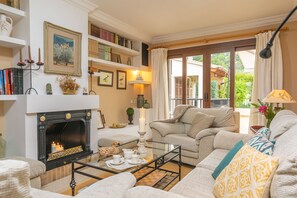 TV - CA NA ROSA (DE SELVA) - Apartment with private pool and garden near the mountains. Free Wi (Selva)