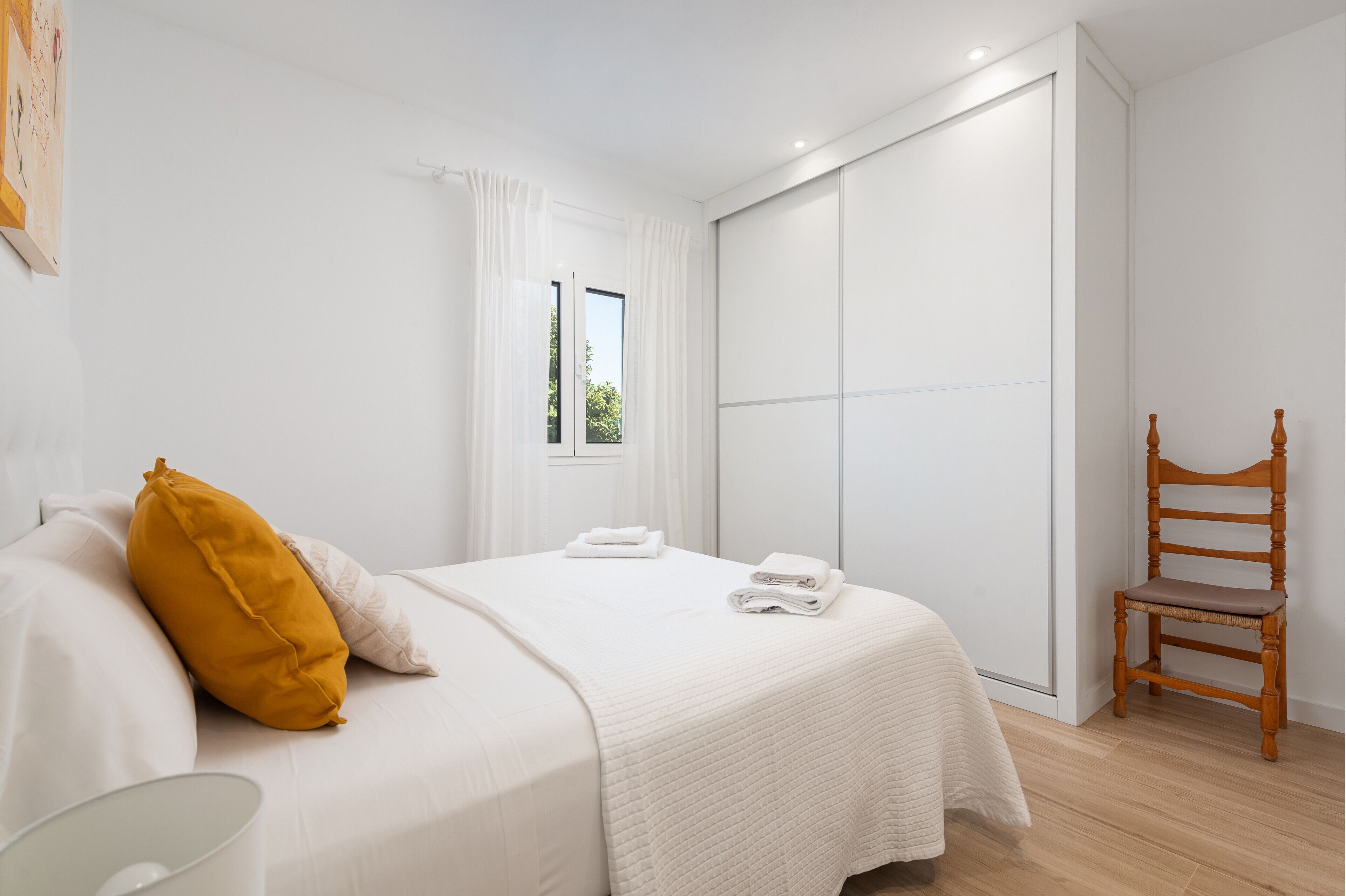 3 slaapkamers, een strijkplank/strijkijzer, gratis wifi, beddengoed