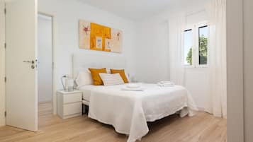 3 slaapkamers, een strijkplank/strijkijzer, gratis wifi, beddengoed