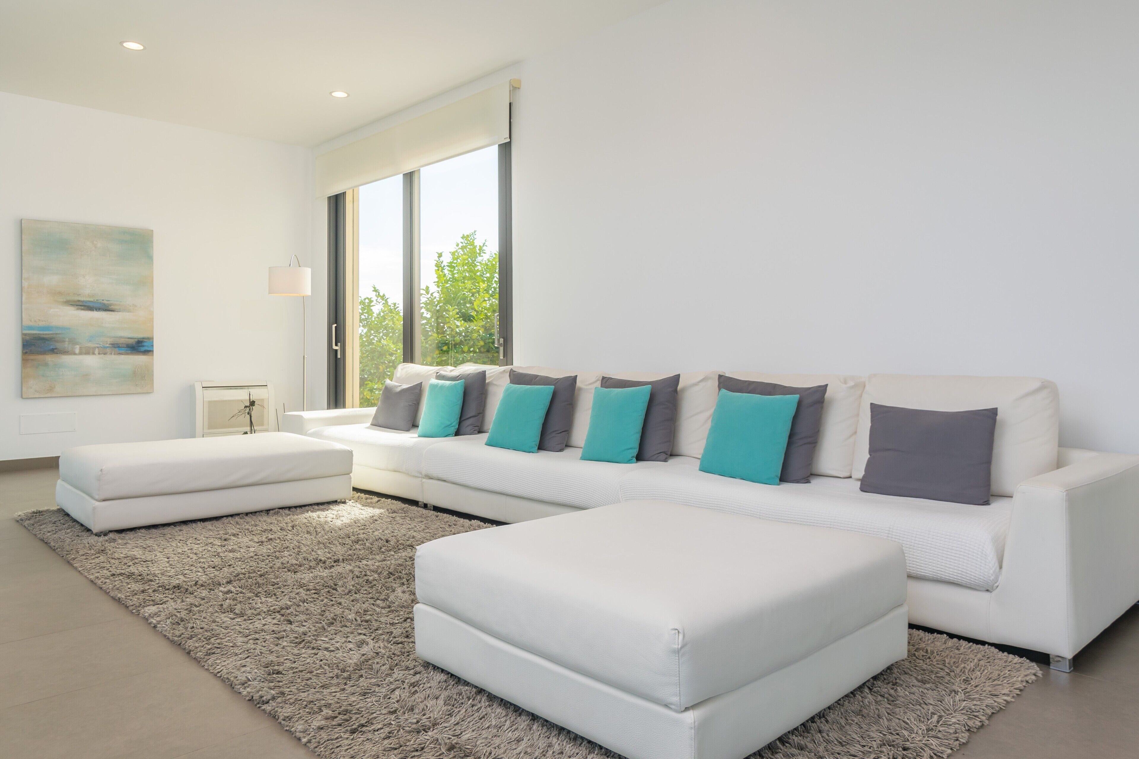 Een televisie en boeken