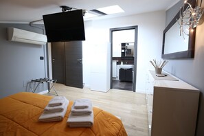 1 chambre, bureau, fer et planche à repasser, Wi-Fi