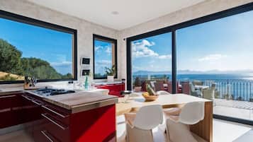 Réfrigérateur, micro-ondes, four, lave-vaisselle