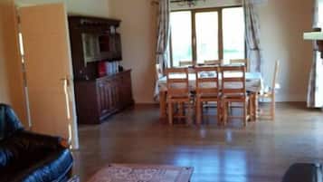 Smart TV, fireplace, DVD player, books