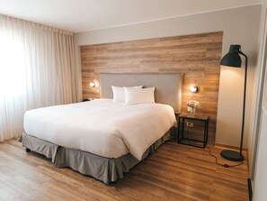 Junior Studio Suite, 1 King Bed, Air conditioning, City View | In-room safe, individually furnished, desk, laptop workspace - ARTE HOTEL LIMA (Lima)