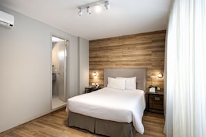 Habitació prèmium | Caixa forta a l'habitació, mobiliari individual i escriptori
