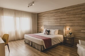 Studiosuite – junior, 1 kingsize-seng, aircondition, byutsikt | Utsikt fra rommet