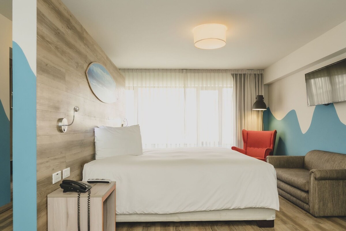 In-room safe, desk, laptop workspace, blackout drapes