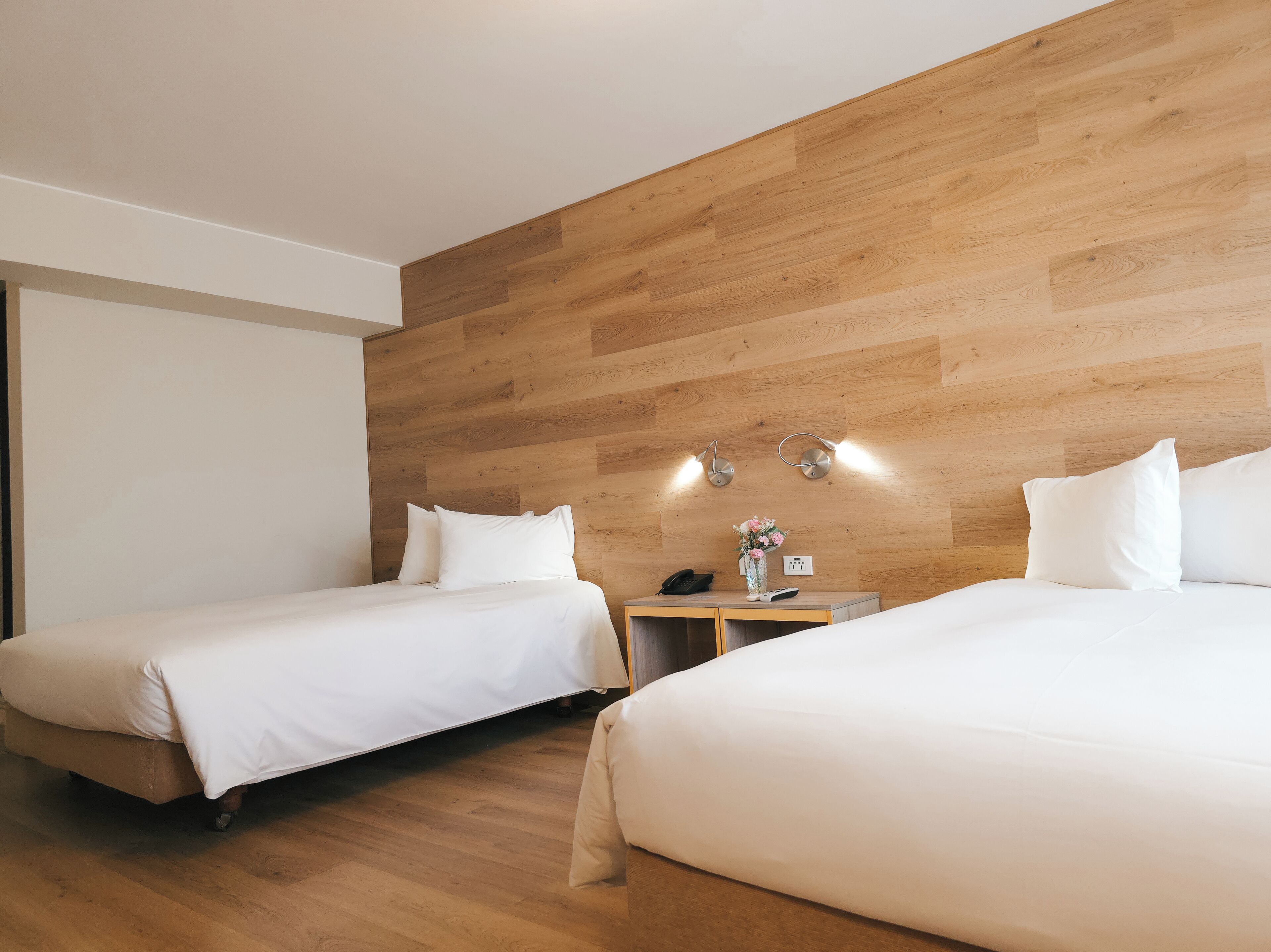 standard twin room | 1 bedroom, in-room safe, individually furnished, desk