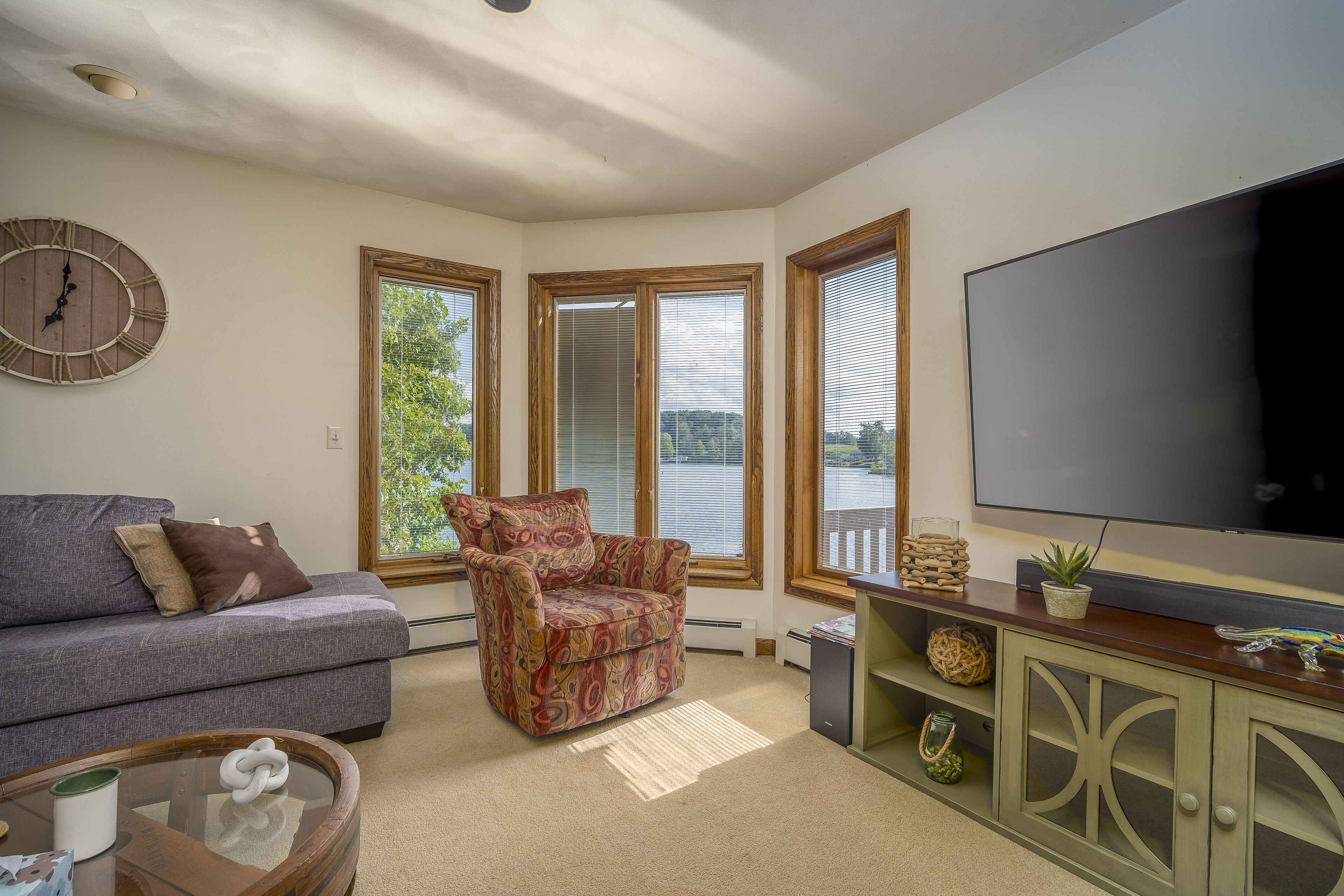 智能電視、壁爐、電子遊戲、足球機