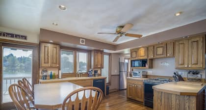 Immaculate & Spacious Lakefront Home / Intsa: griffinslanding_x_findley_lake