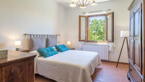 5 bedrooms, iron/ironing board, free WiFi, bed sheets - Il Grillo 10, Emma Villas (Montepulciano Stazione)