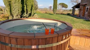Outdoor spa tub - Il Grillo 10, Emma Villas (Montepulciano Stazione)