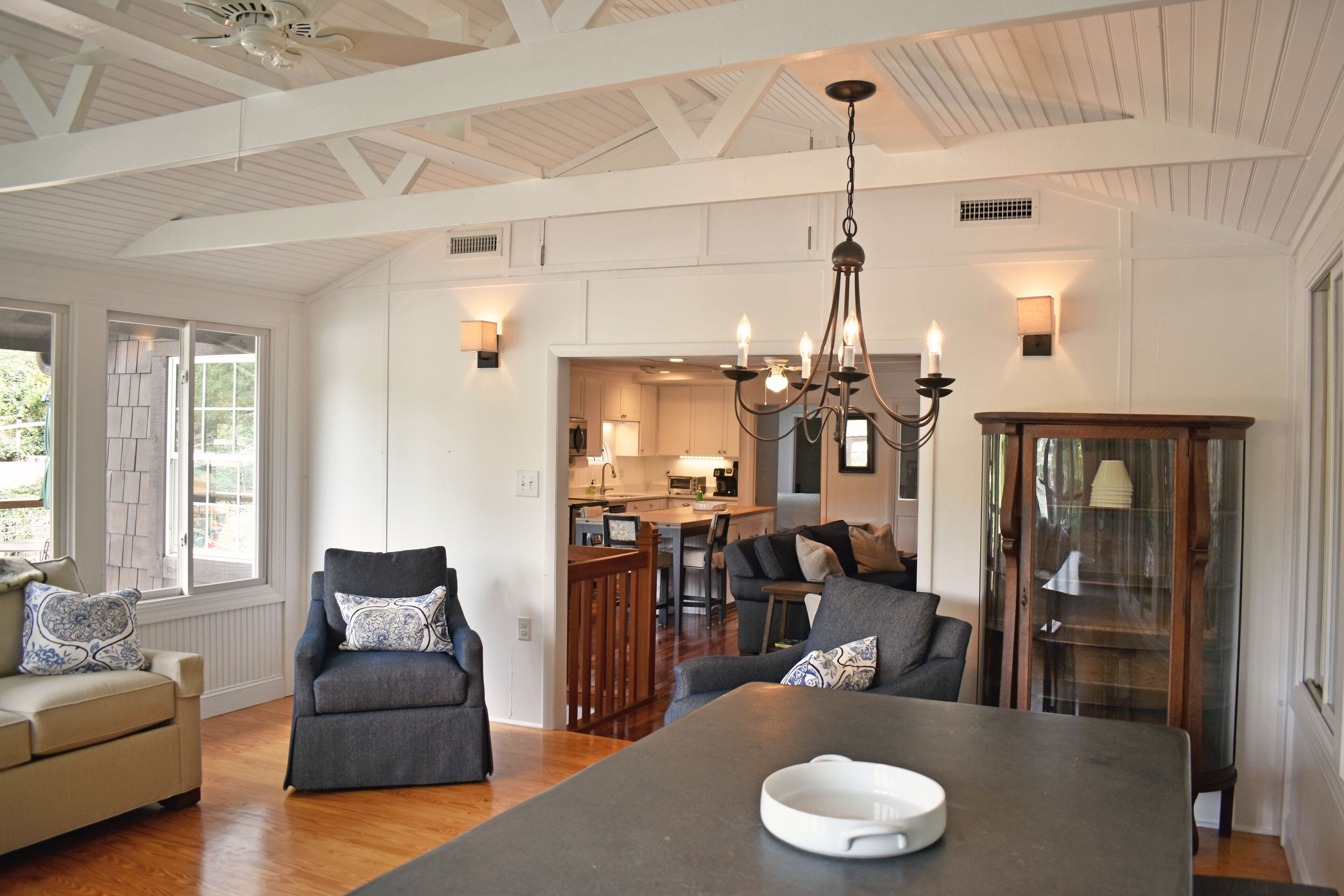 10% off 11/7-19  Historic Lake Front Cottage on Lake Lure