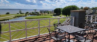 Kingsmill Condo on Golf Course 9th Fairway! Local owner