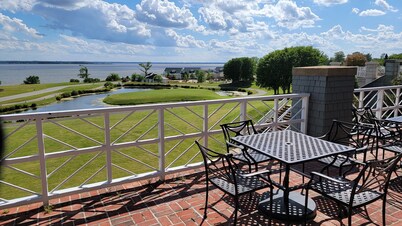Kingsmill Condo on Golf Course 9th Fairway! Local owner