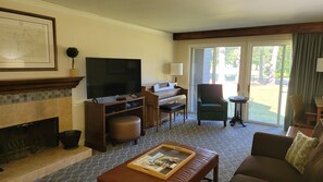 Smart TV, fireplace, Hulu, DVD player