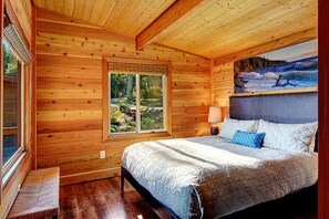2 bedrooms, free Internet, bed sheets