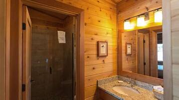 SĂšche-cheveux, serviettes fournies