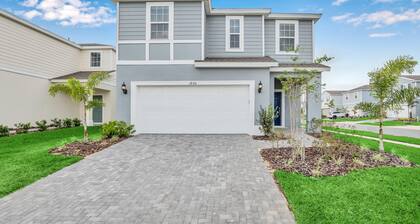 EV_1806 - 7 Bed 5.5 Bath Villa with Screened-In Pool with Spillover Spa, Custom