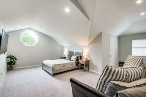 6 habitaciones, escritorio y tabla de planchar con plancha 