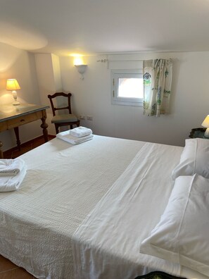 3 slaapkamers, een kluis op de kamer, een bureau