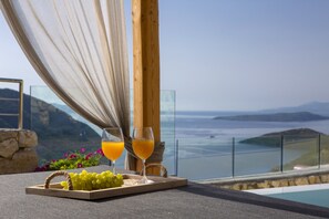 Outdoor dining - Modern country villa with stone-built BBQ area (Lefkada)