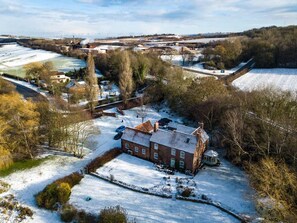 Exterior - Beautiful Rambling Cottage for 14 in Nottinghamshire (Newark)