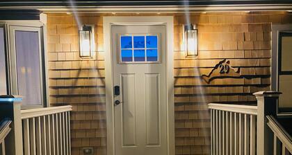 LOCATION & QUALITY! Right in town, freshly renovated, near everything u need!