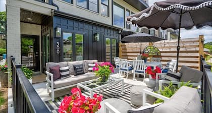 TRAILSIDE AT THE MOMENTARY, Bikers Paradise on Trail, Voted TOP 10 Luxury,