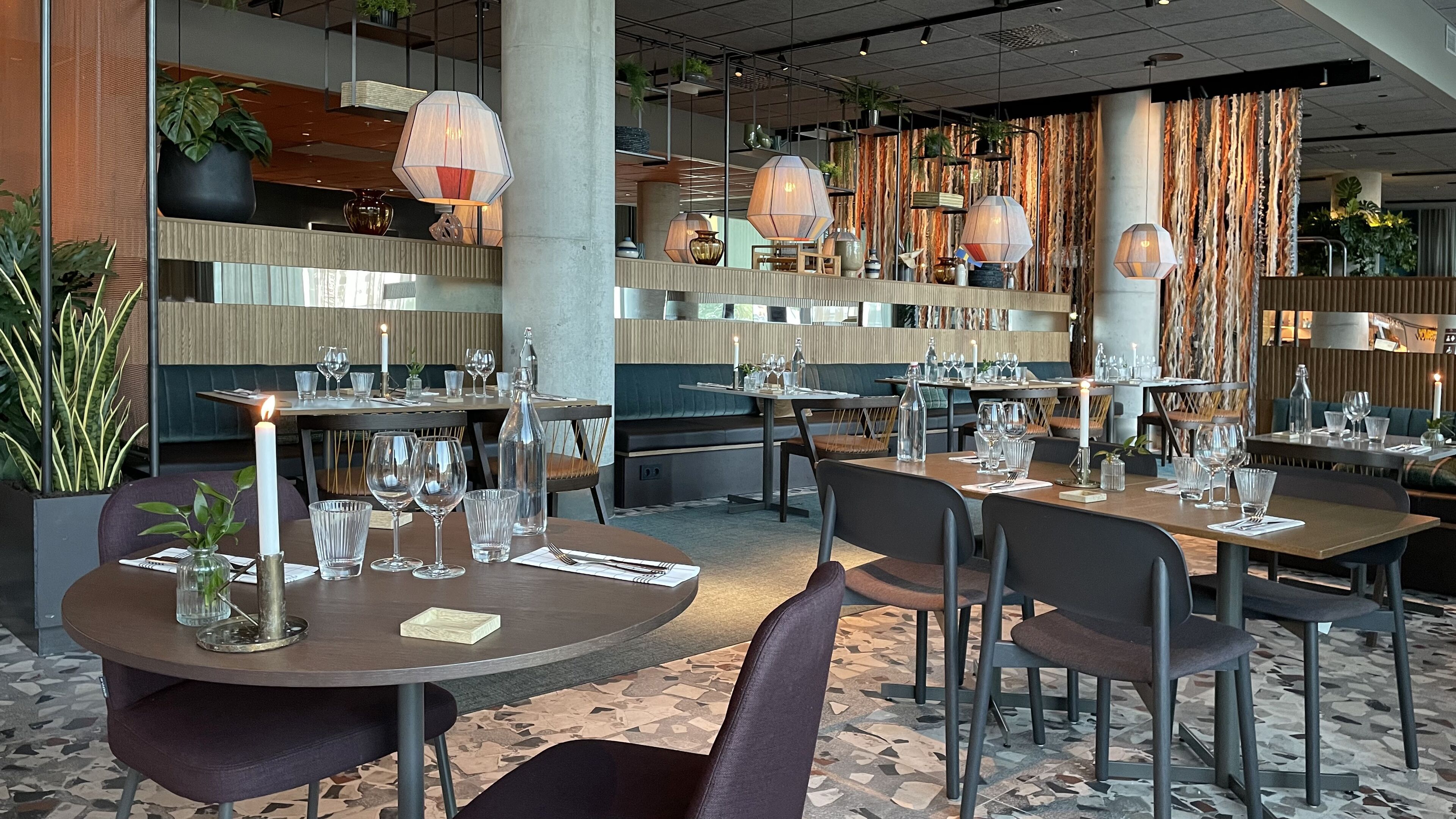 breakfast, lunch and dinner served