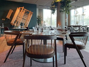 Frokost, lunsj og middag serveres