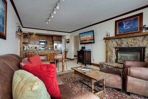 TV, fireplace
