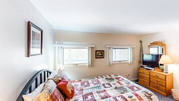 1 bedroom, iron/ironing board, internet, bed sheets