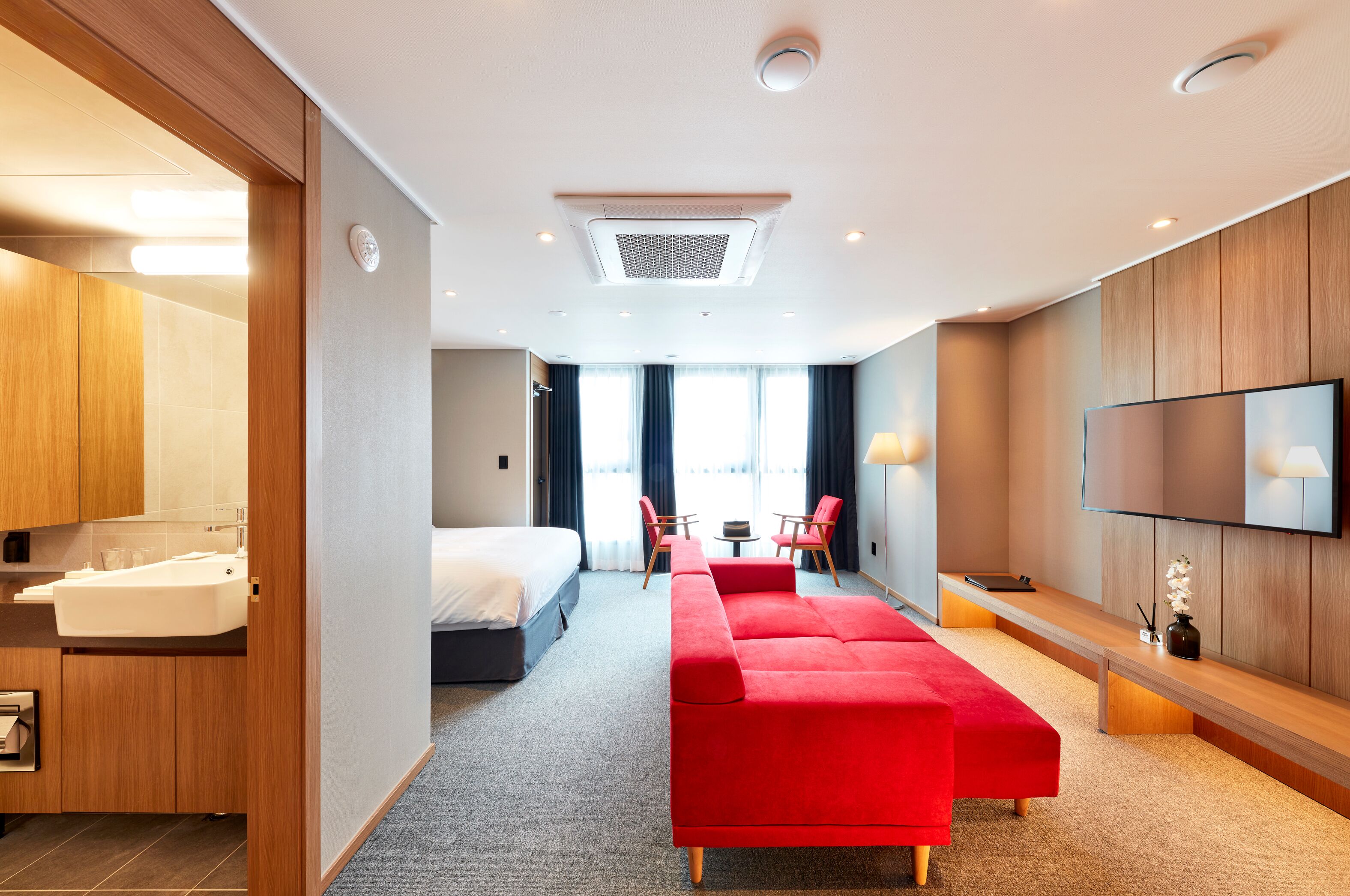 deluxe room, 1 double bed | in-room safe, blackout curtains, soundproofing, free wifi