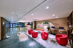 Lobby sitting area - Ramada by Wyndham Gumi (Gumi)