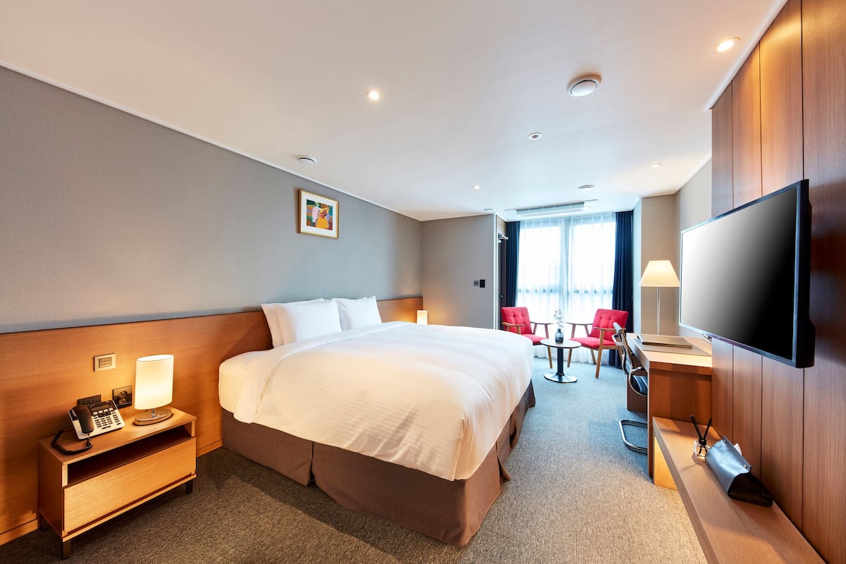 Chambre, 1 lit double (Hollywood) | Coffres-forts dans les chambres, rideaux occultants