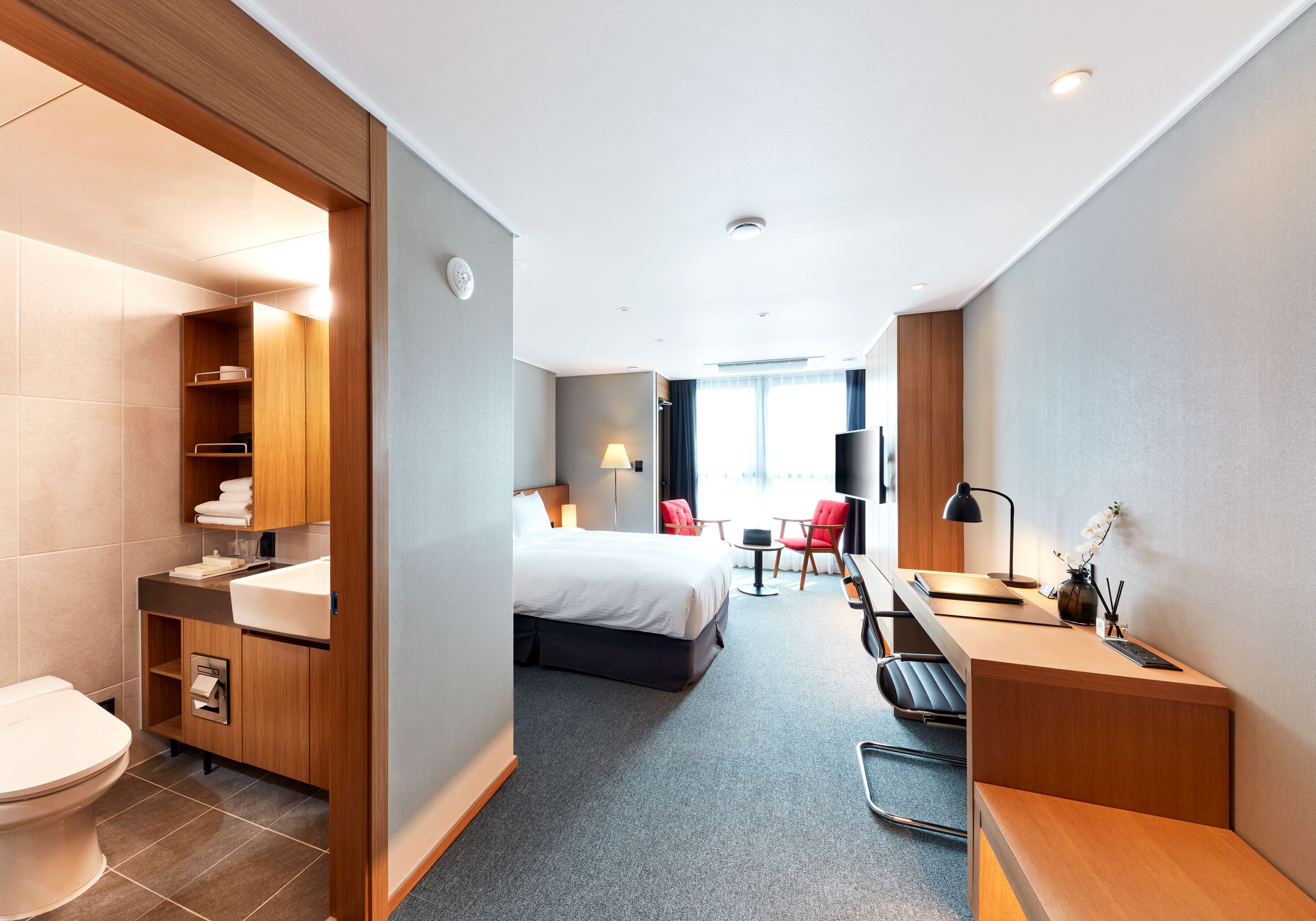 standard double room, 1 double bed | in-room safe, blackout curtains, soundproofing, free wifi