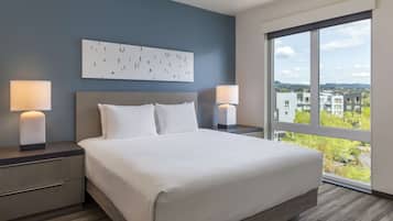 Individually furnished, desk, laptop workspace, free cribs/infant beds