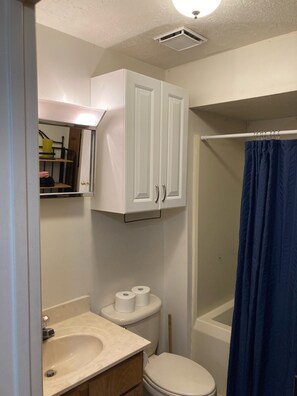 タオル、石鹸、トイレットペーパー